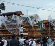 雨にもめげず