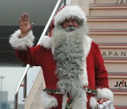 飛行機で来日のサンタさん