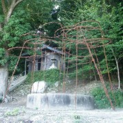 神社の小さな広場に