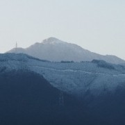 山路も白くなって