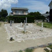 石職人の家跡　浅井裕介氏作品