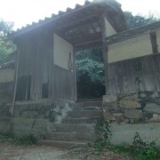 廃村の家