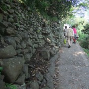 石垣の小路