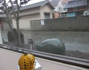 降り始めた雨